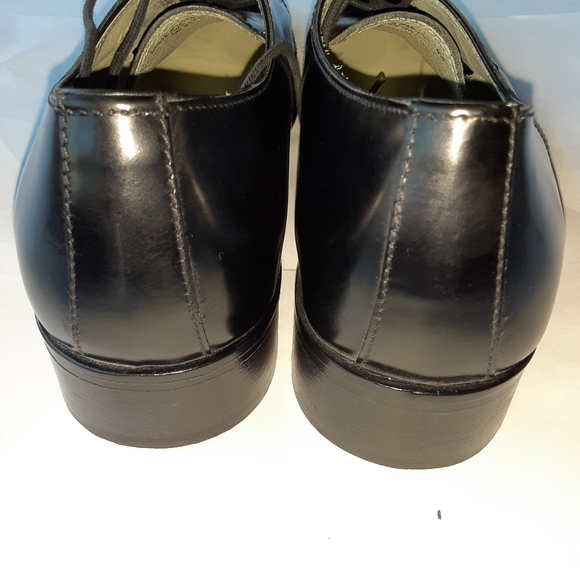 Black Kenneth Cole Shoes - Picture 5 of 8